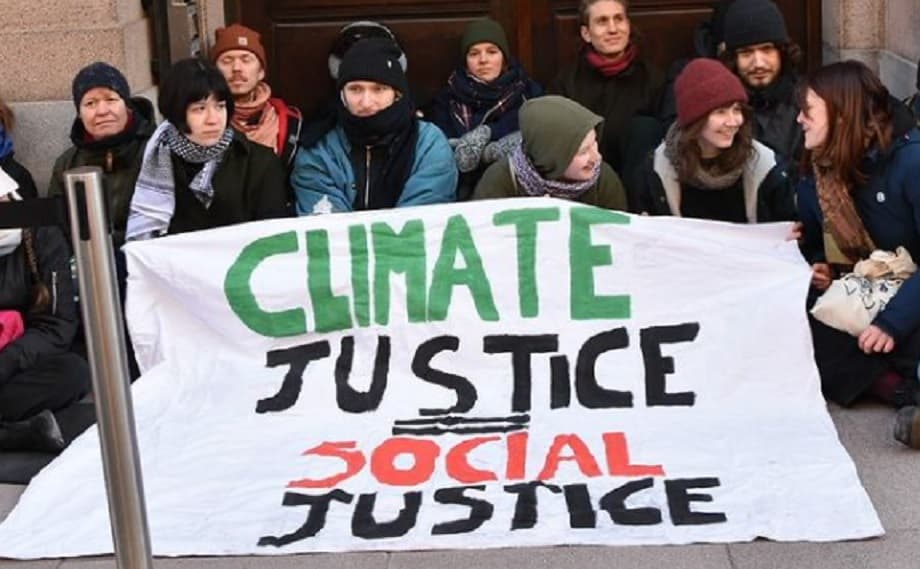 Artikelbild för artikeln: Greta Thunberg blockerar riksdagen